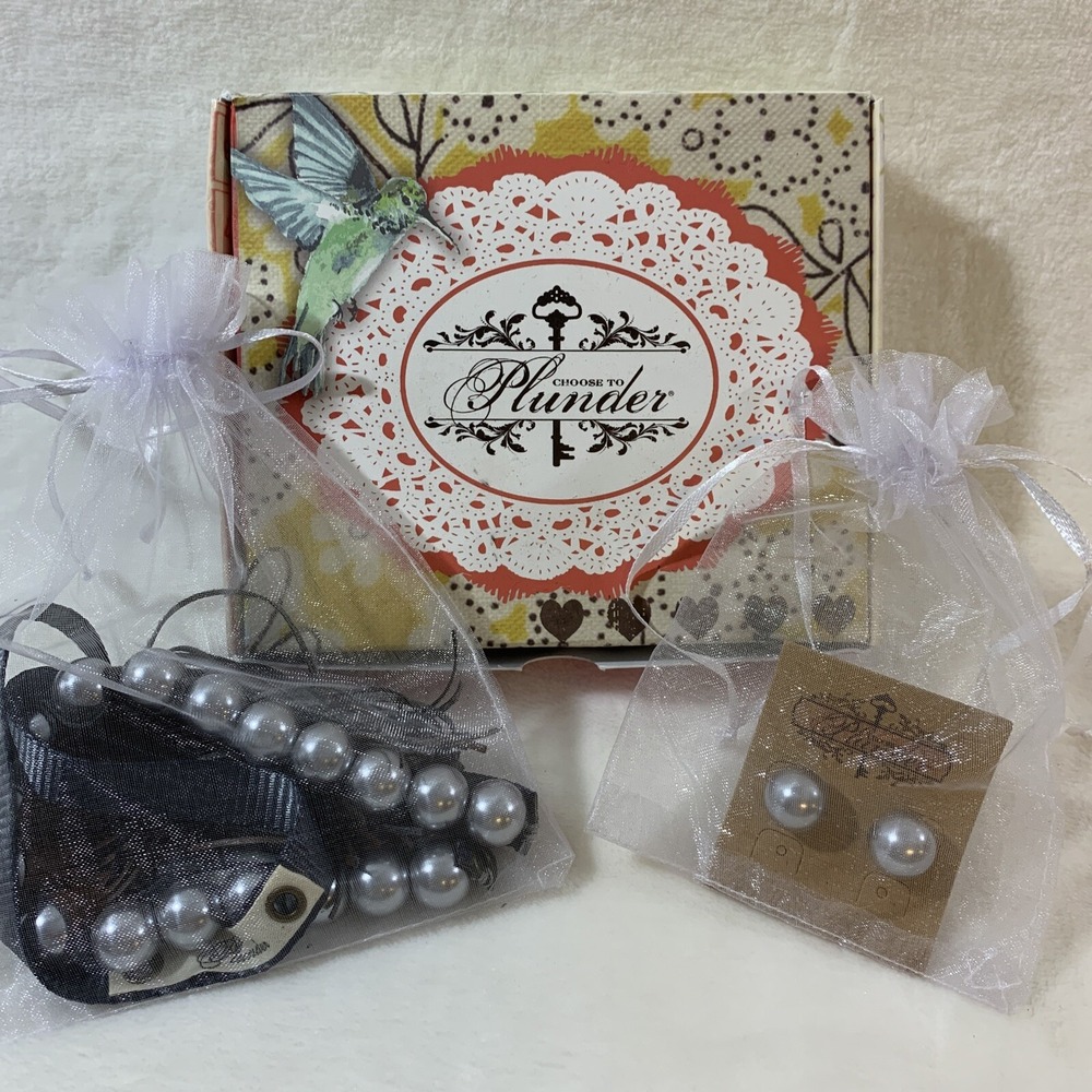 Plunder DECEMBER POSSE Necklace & Earrings Set - Faux Gray Pearls w/‎ Fringe 29"